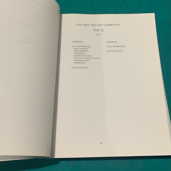 Collectors Star TreckThe Q Chronicles: Script Book #1 - Picture 5 of 5